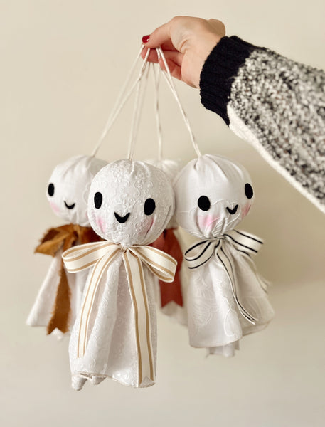 Vintage-Inspired Hanging Ghost