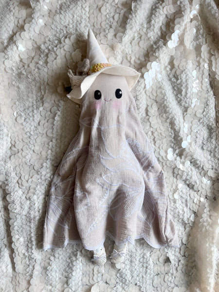 Wonder-Filled Attic Ghost// Tan & White Scalloped