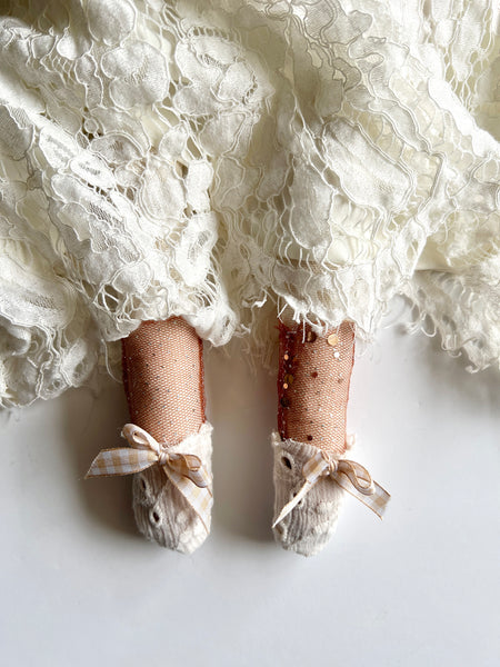 Wonder-Filled Attic Ghost// Textured Lace