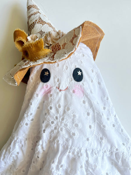 Wonder-Filled Attic Ghost// White Eyelet