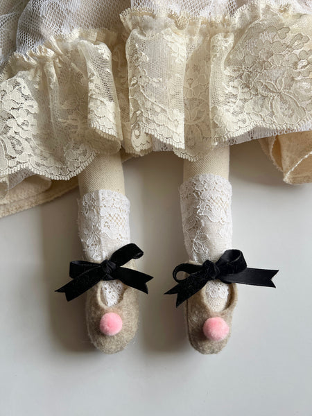 Wonder-Filled Attic Ghost// Two-Tone Vintage Lace