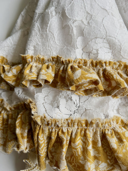 Wonder-Filled Attic Ghost// Cream & Mustard