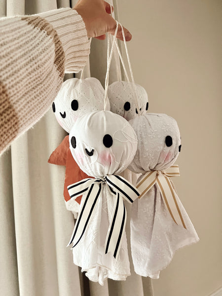 Vintage-Inspired Hanging Ghost