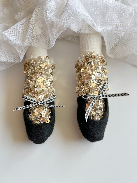 Wonder-Filled Attic Ghost// Vintage Lace