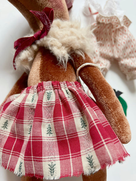 Velvet Fawn Bespoke Holiday Set // Underneath the Tree