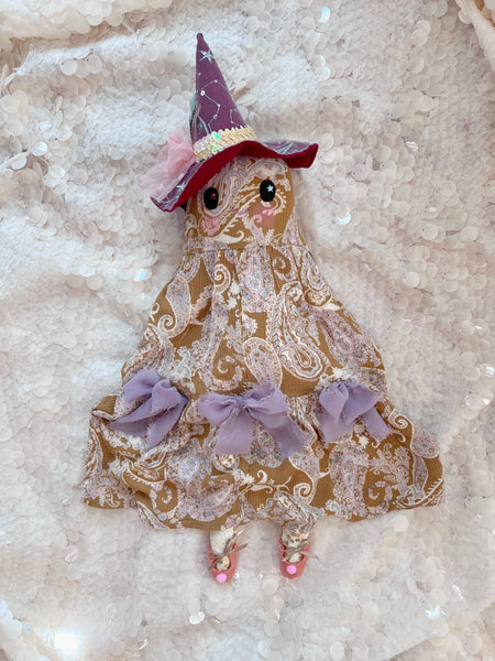 Wonder-Filled Attic Ghost// Pastel Cinnamon