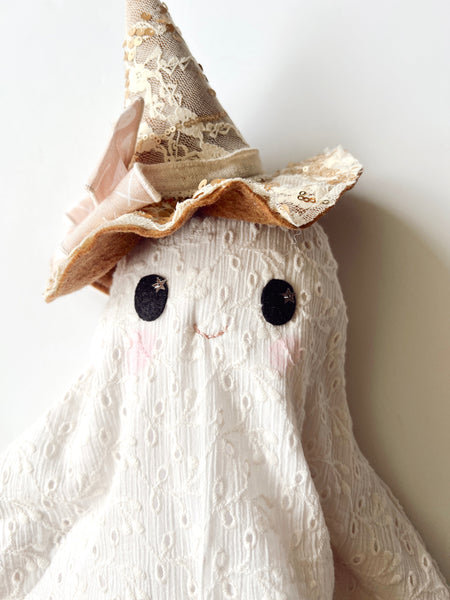 Wonder-Filled Attic Ghost// Eyelet Bows