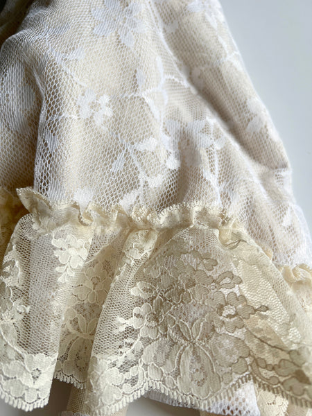 Wonder-Filled Attic Ghost// Two-Tone Vintage Lace