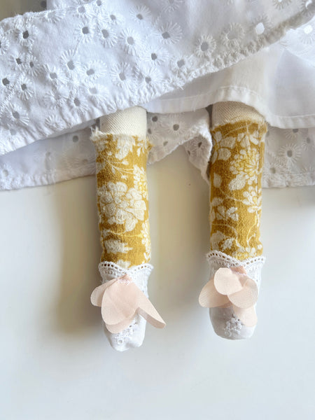 Wonder-Filled Attic Ghost// White Eyelet