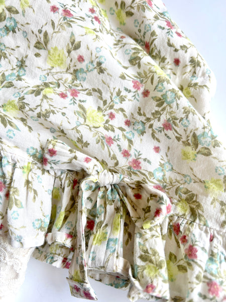 Wonder-Filled Attic Ghost// Floral Bows