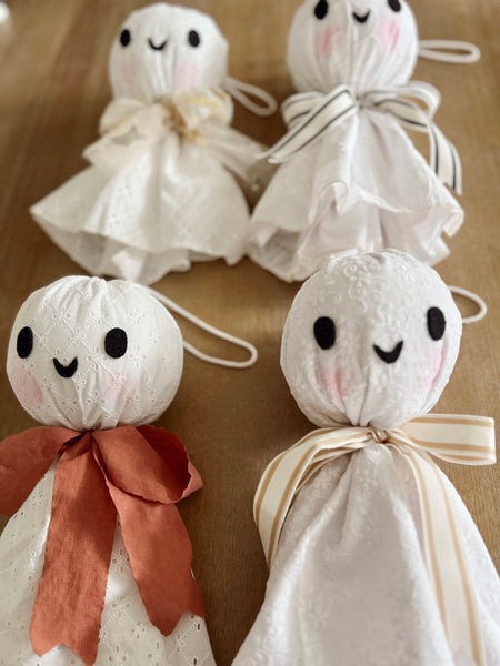 Vintage-Inspired Hanging Ghost