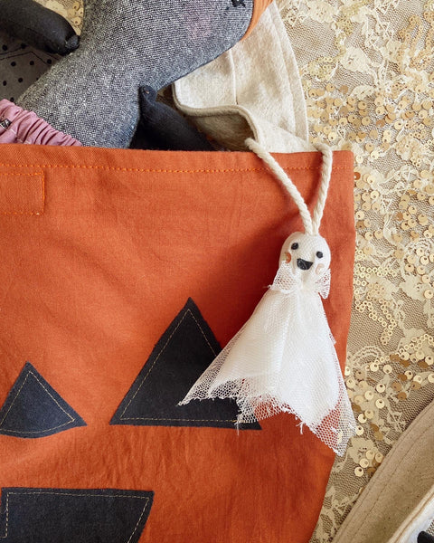 Retro-Inspired Trick-or-Treat Tote